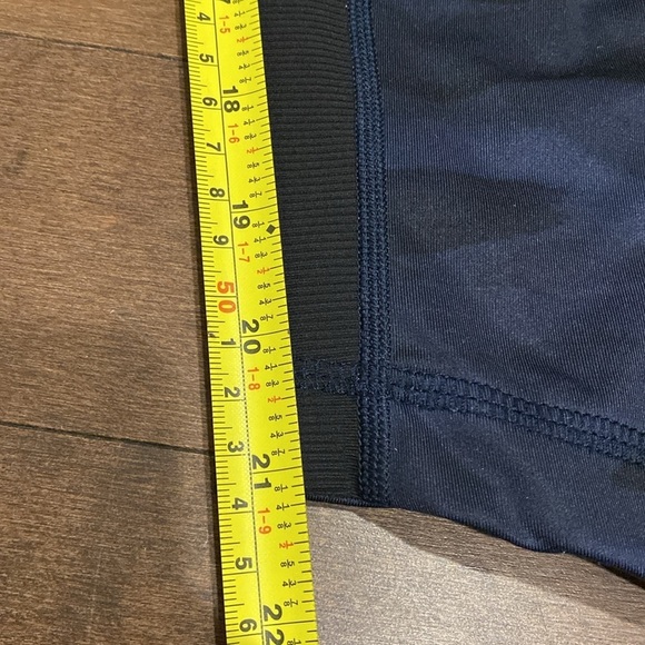 Lululemon - Crop 21” Capri Sz 4 blue stretchy camo leggings - Picture 16 of 17